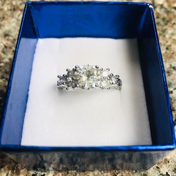 💍Beautiful Sterling and Cz Ring!💍 - Picture 3 of 3